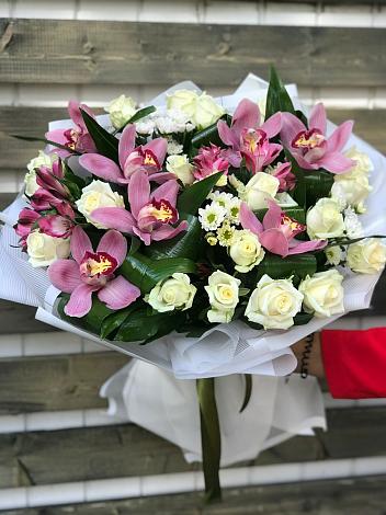 Букет цветов из: Розы и Хризантемы в Дорогино