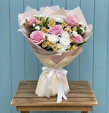 Букет цветов из:  Гвоздики, Орхидеи и Розы #REPLACE_PRED# Дорогино