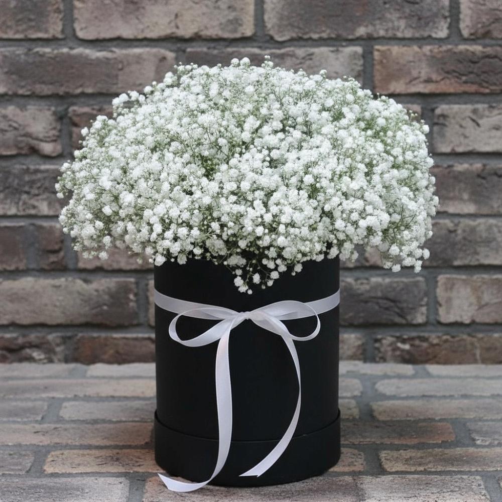 Цветочная композиция из Гипсофила в шляпной коробке в Дорогино