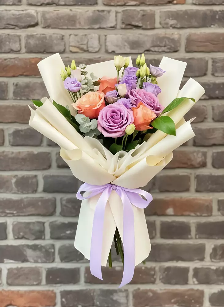 Букет цветов из: Лизиантусы и Розы в Дорогино