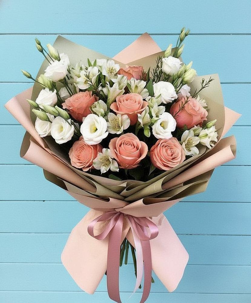 Букет цветов из: Розы, Альстромерии и Лизиантусы в Дорогино
