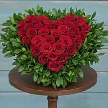 Цветочная композиция из Розы в виде сердца в Дорогино