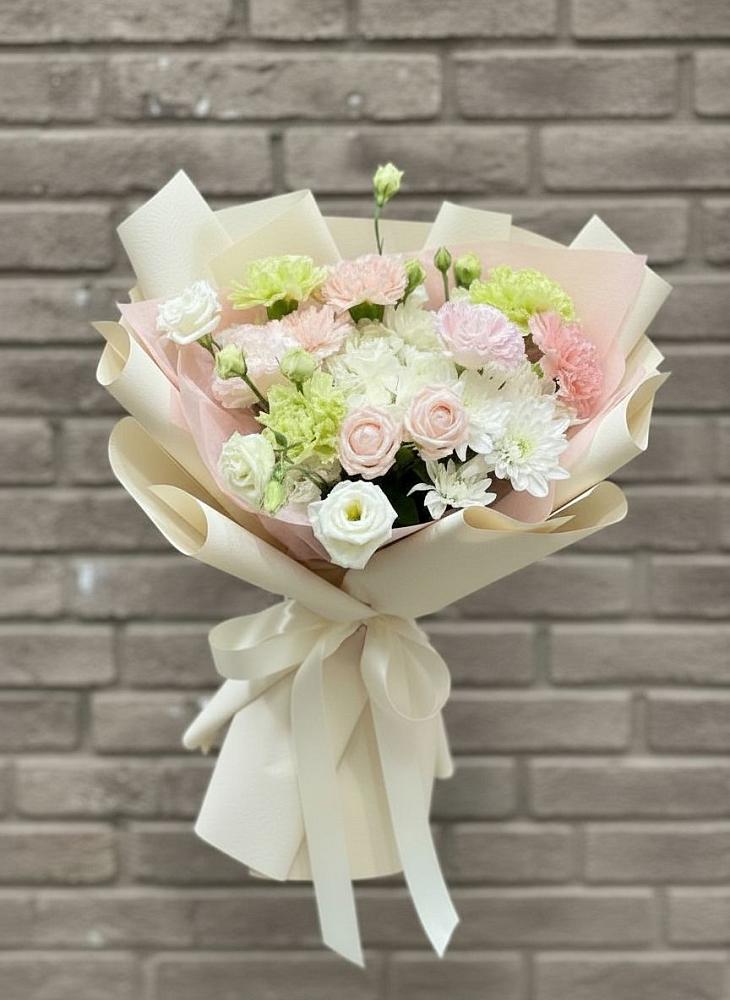 Букет цветов из: Гвоздики, Розы, Лизиантусы и Хризантемы в Дорогино