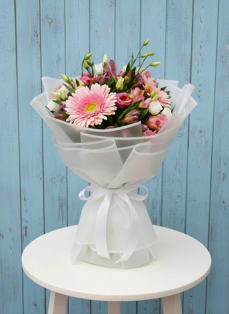 Букет цветов из: Герберы, Альстромерии и Лизиантусы в Дорогино