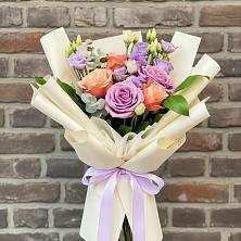 Букет цветов из:  Лизиантусы и Розы в Дорогино