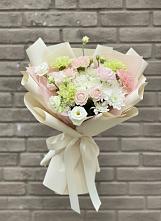 Букет цветов из:  Гвоздики, Розы, Лизиантусы и Хризантемы в Дорогино