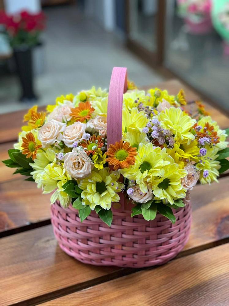 Цветочная композиция из Хризантемы и Розы в корзине в Дорогино