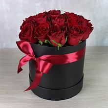 Цветочная композиция из Розы в шляпной коробке в Дорогино