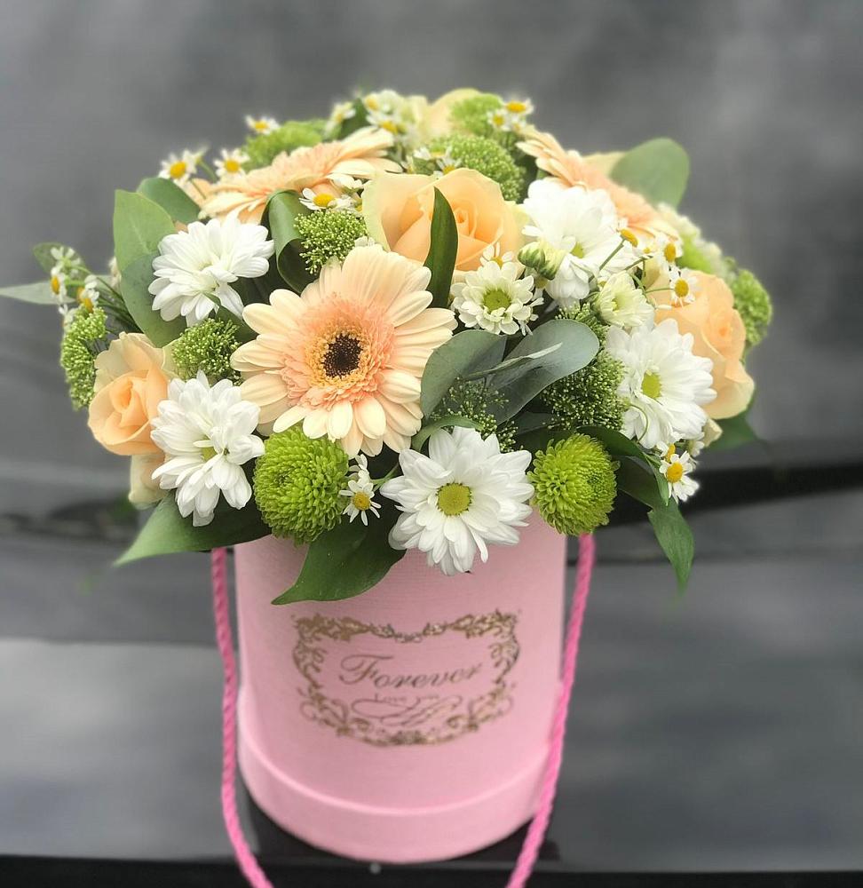 Цветочная композиция из Розы, Герберы и Хризантемы в шляпной коробке в Дорогино