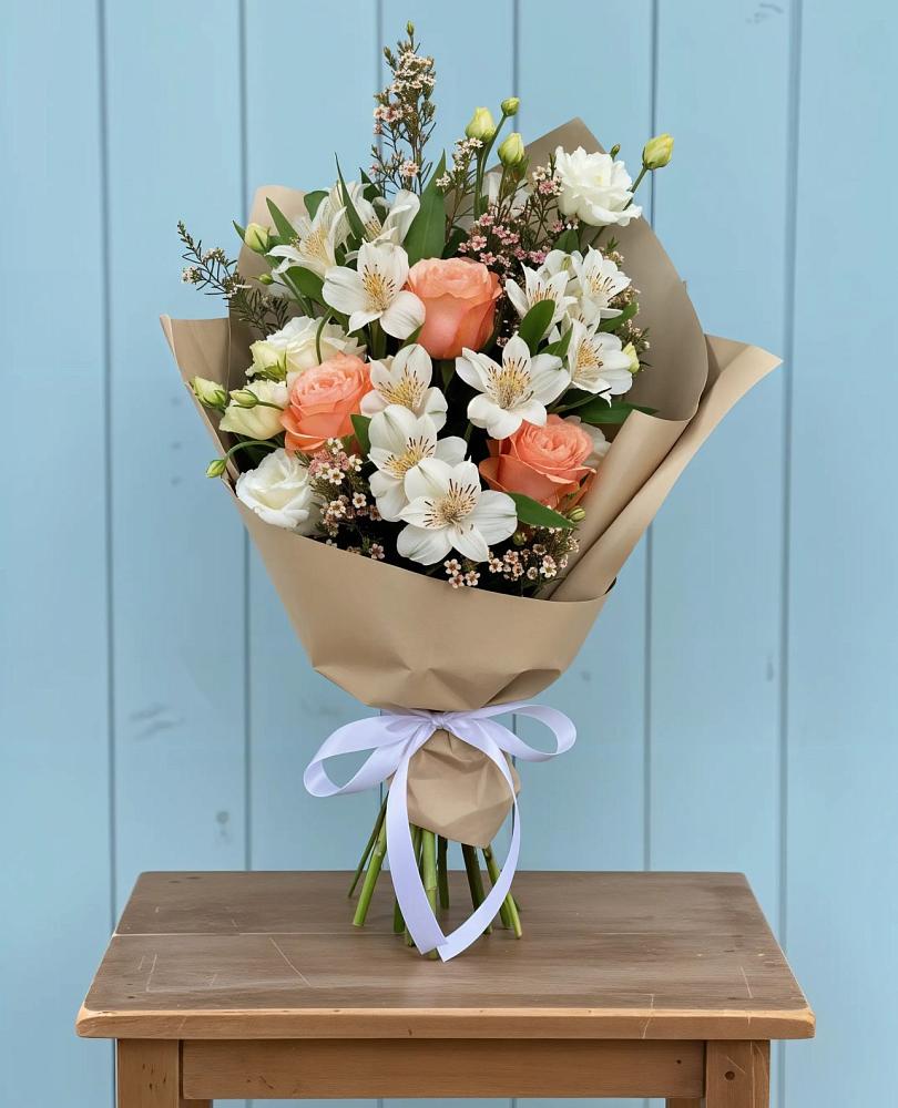 Букет цветов из: Альстромерии, Лизиантусы, Розы и Хризантемы в Дорогино