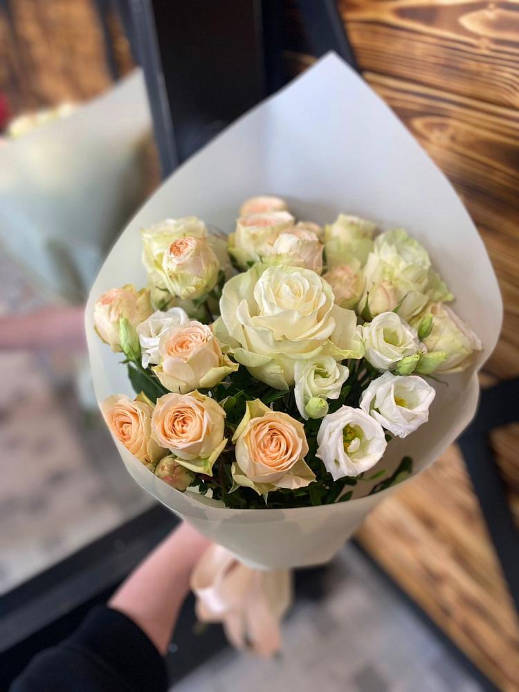 Букет цветов из: Розы и Лизиантусы в Дорогино